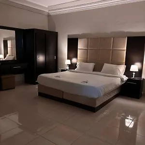 بدور أرضي شقة